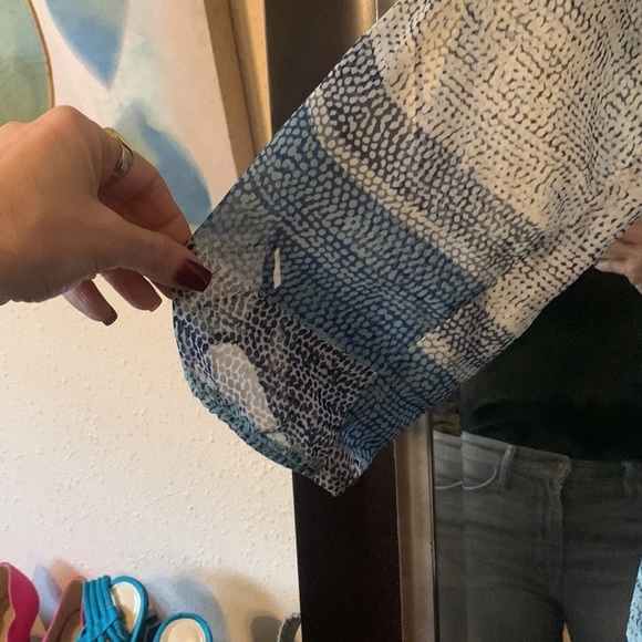 Maurices woman’s top size XS. Extra Small. Blue hues. Sheer. - Picture 5 of 7